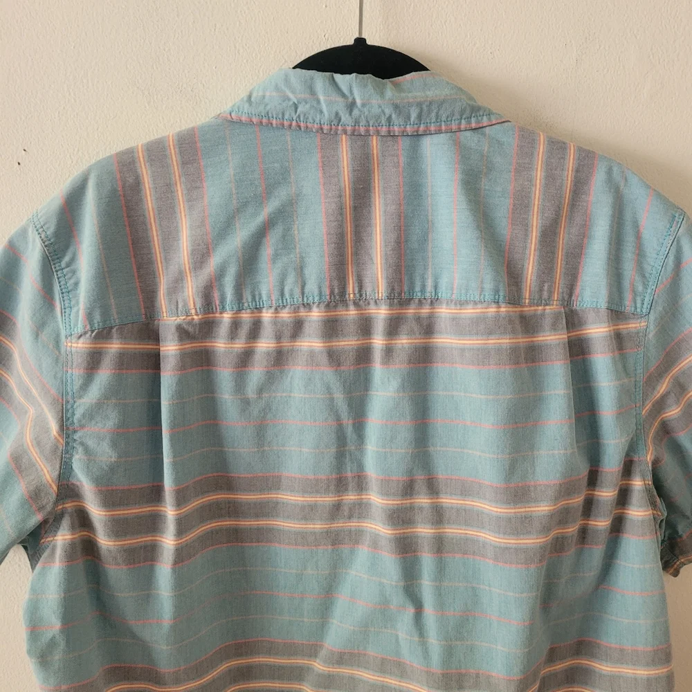The North Face Chambray Pursuit Men's Medium‎ Short Sleeve Button Up Shirt Blue
